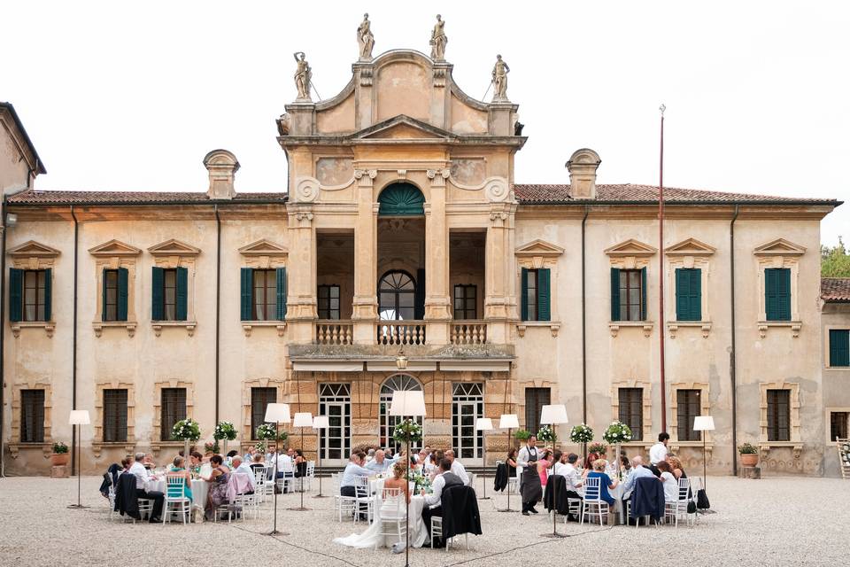 Cena davanti la Villa