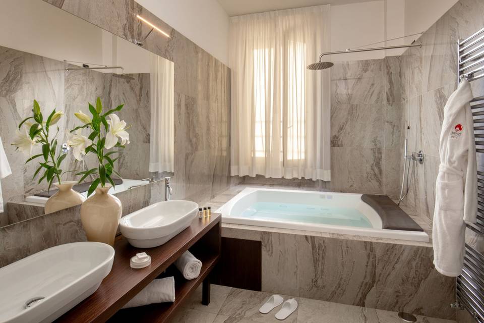 Suite bath tub