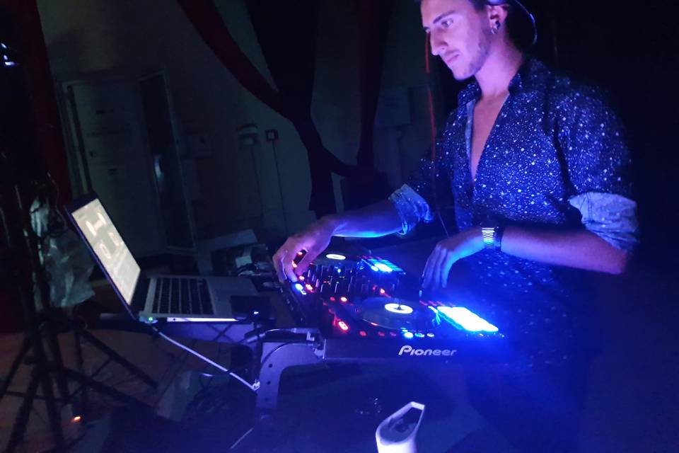 Julian Ellis Dj