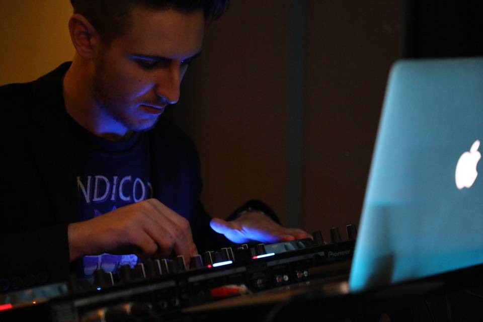 Julian Ellis Dj