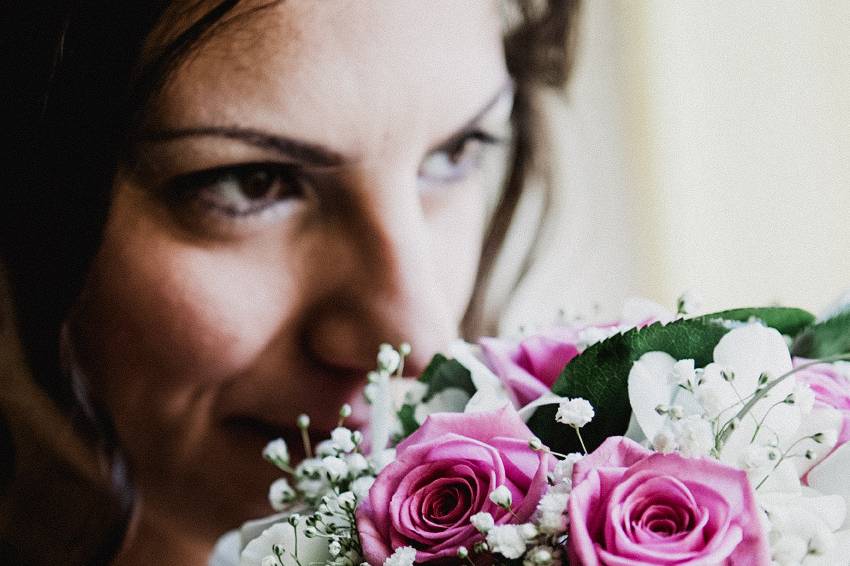 Sposa con bouquet