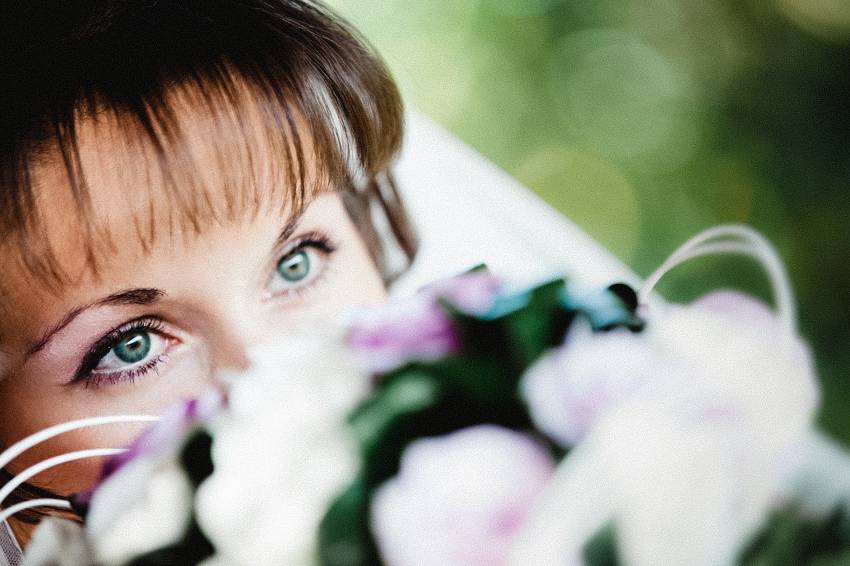 Sposa con bouquet