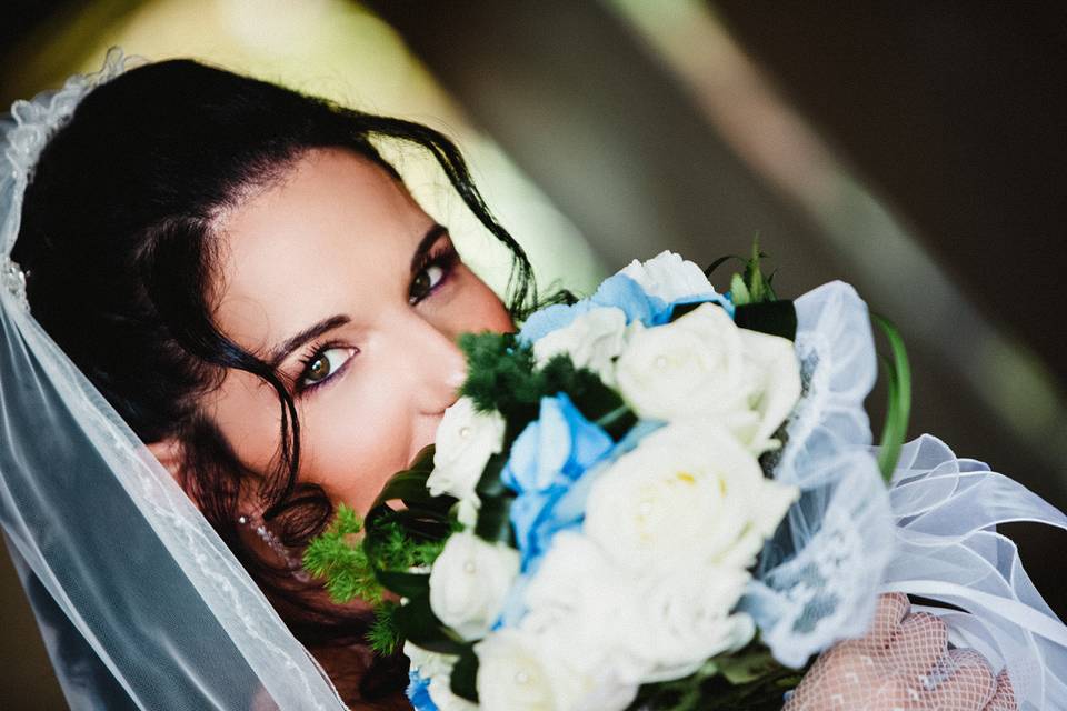 Sposa con bouquet