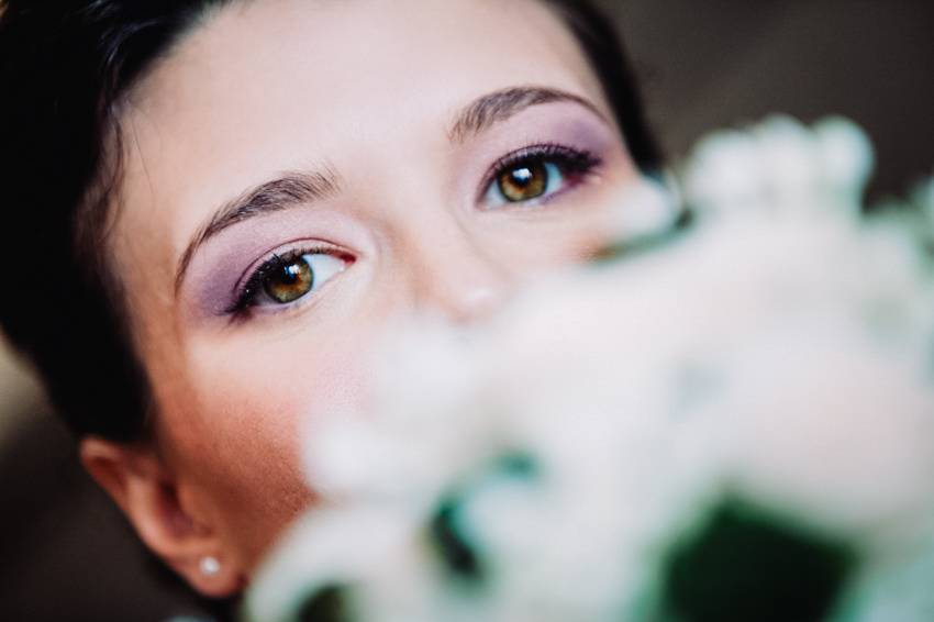 Sposa con bouquet