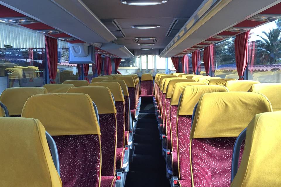 Interni autobus