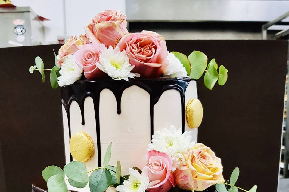 Dripcake con fiori veri