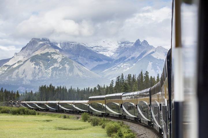 Rocky mountaineer canada
