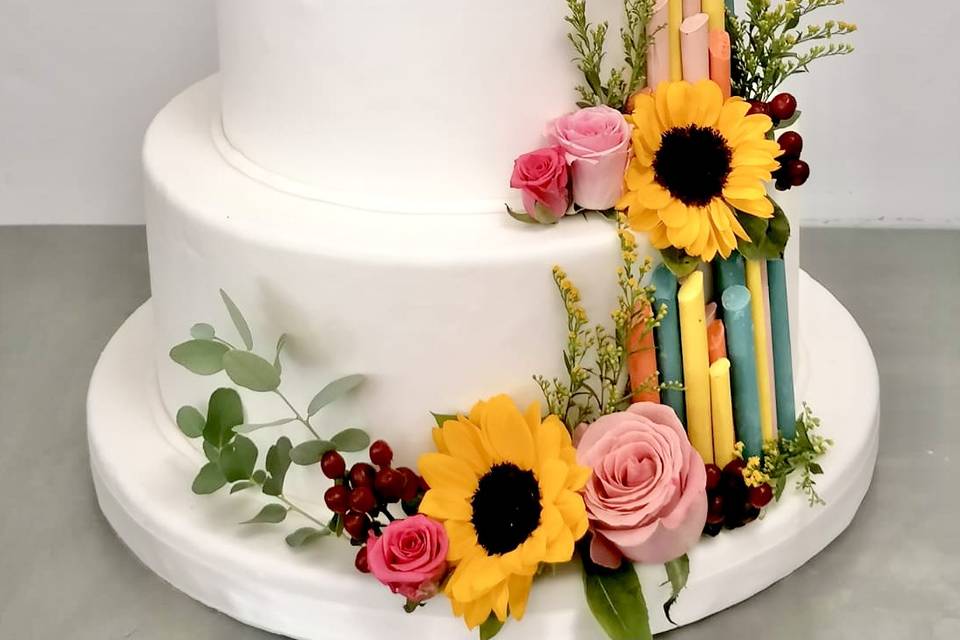 Wedding cake decori colorati