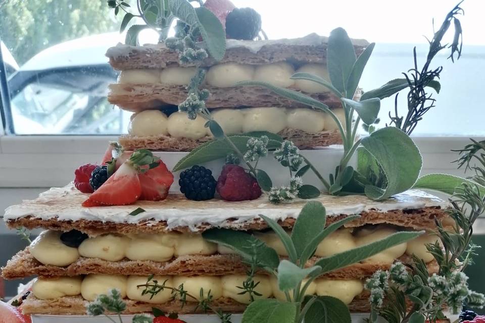 Wedding cake millefoglie e frutti di bosco