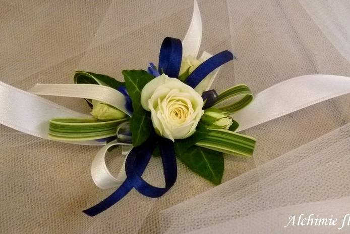 Corsage in blu