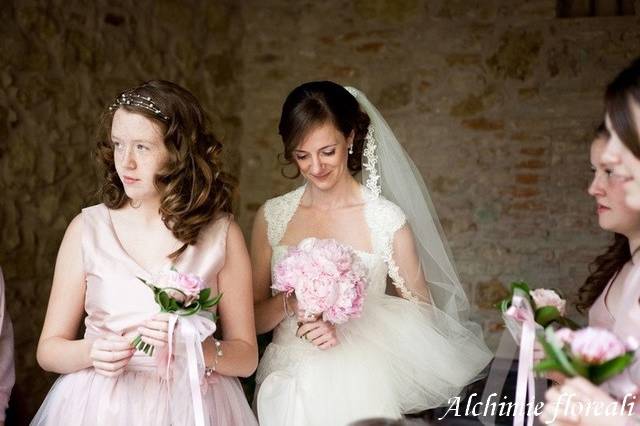 Sposa irlandese con damigelle