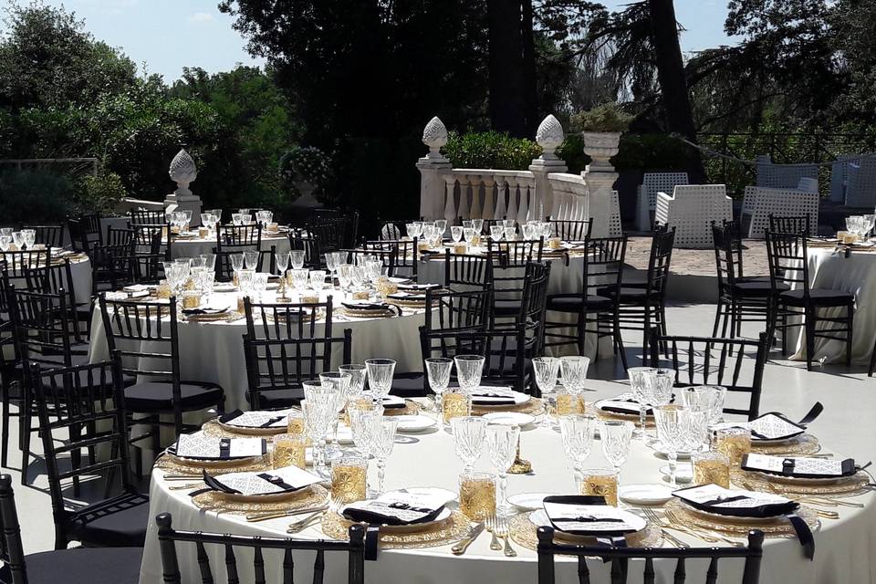 Allestimento cena in piazza