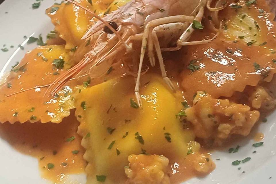 Ravioli di burrata con bisque