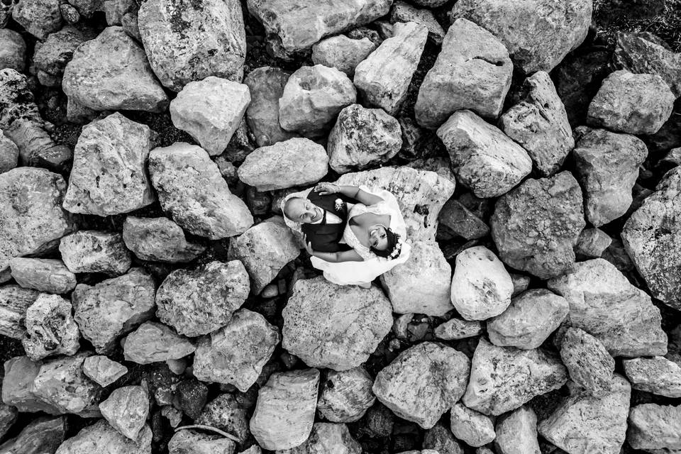 Drone sugli scogli