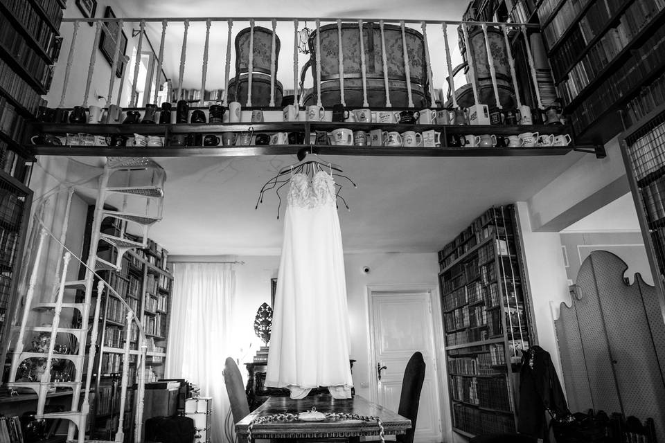 Vestito fra libri