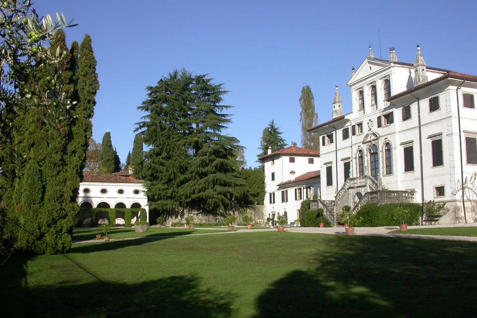 Ingresso villa e loggia