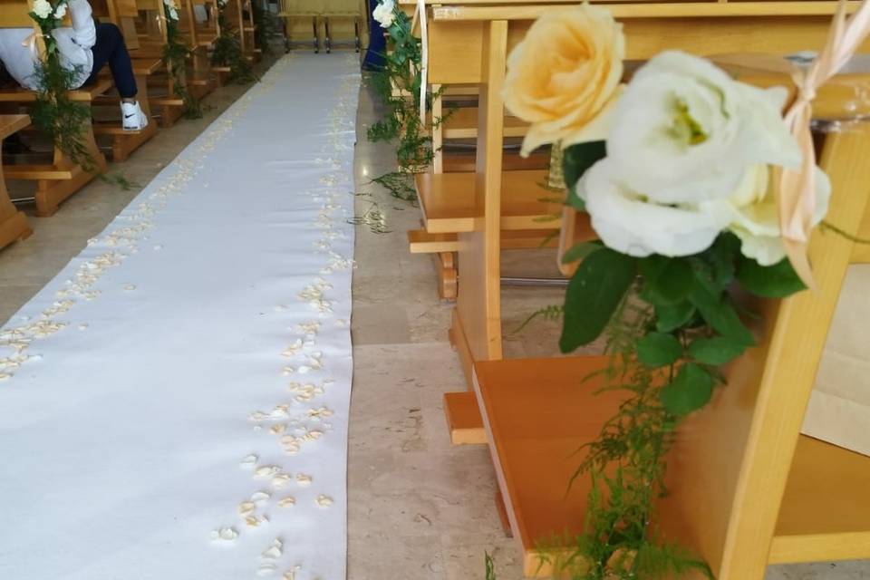 Tappeto bianco con petali