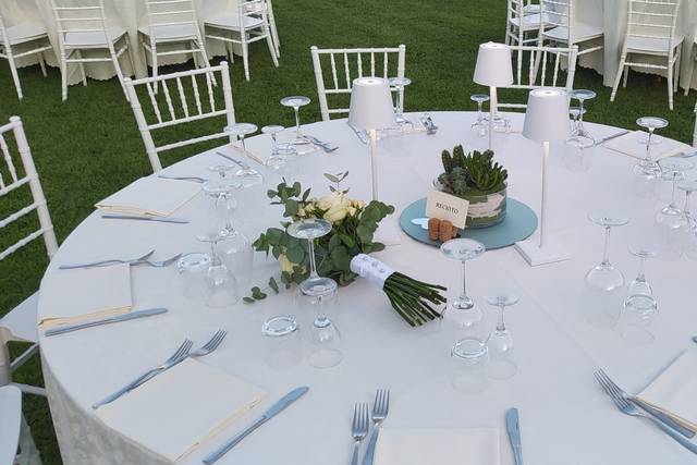 Tavoli tondi con Chiavarine