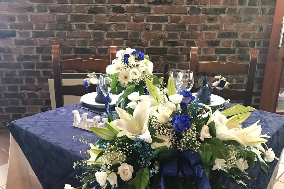 Tavolo sposi blu