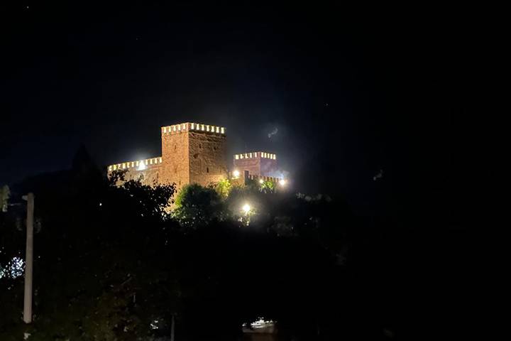 La Rocca splende nella notte