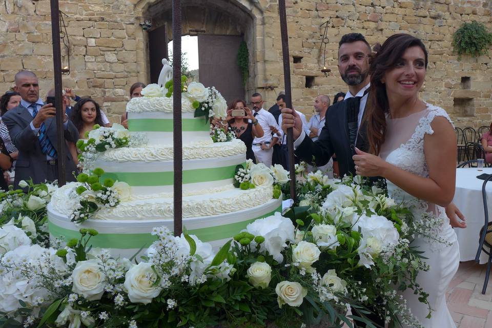 Taglio della torta sul pozzo