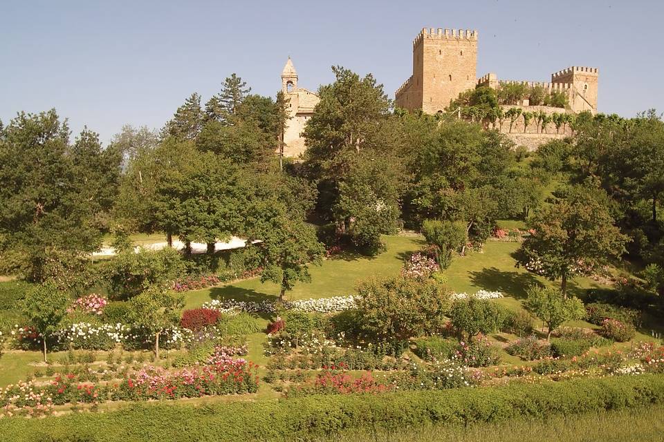 La Rocca e i giardini fioriti