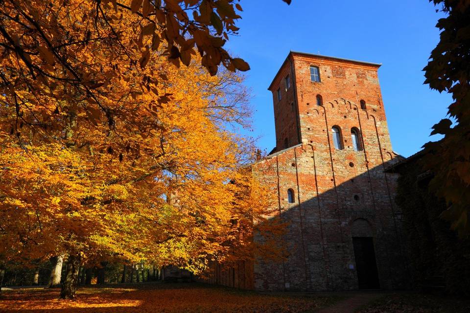 Abbazia esterno autunno