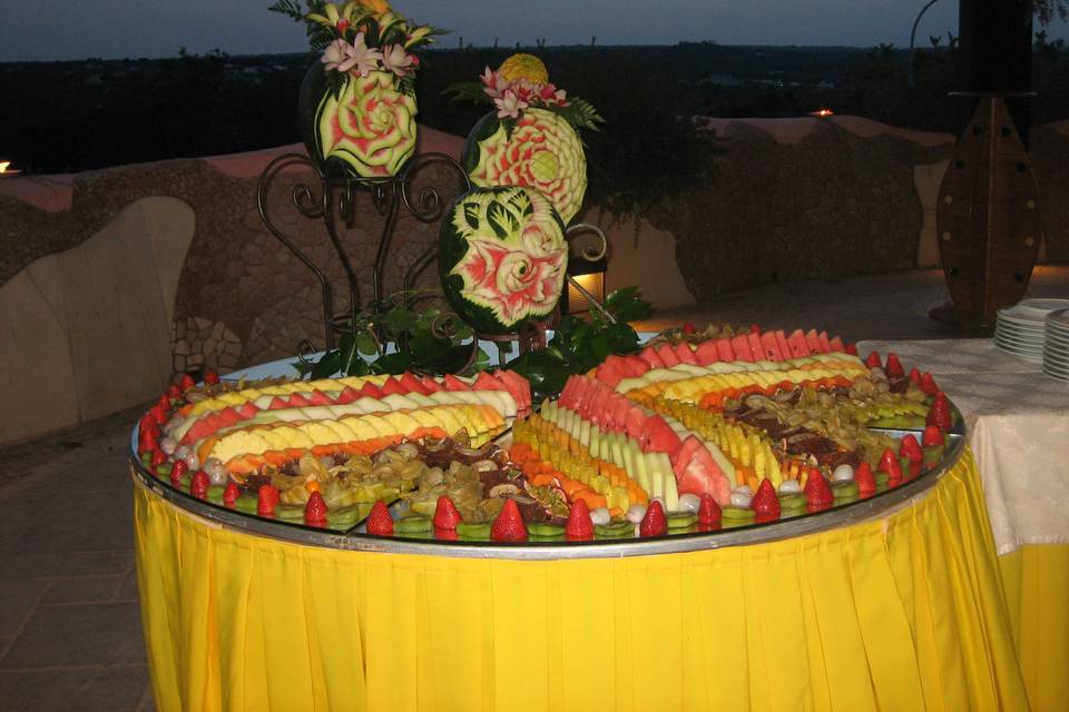 Buffet di frutta con panorama