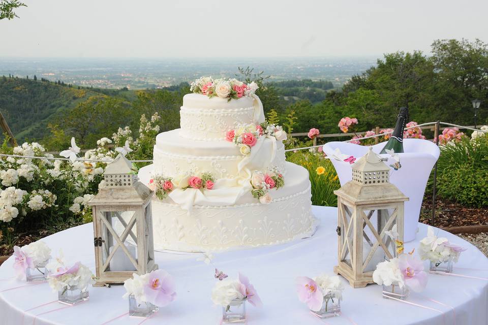 Torta nuziale total white