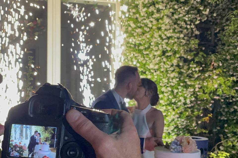 Cutting cake