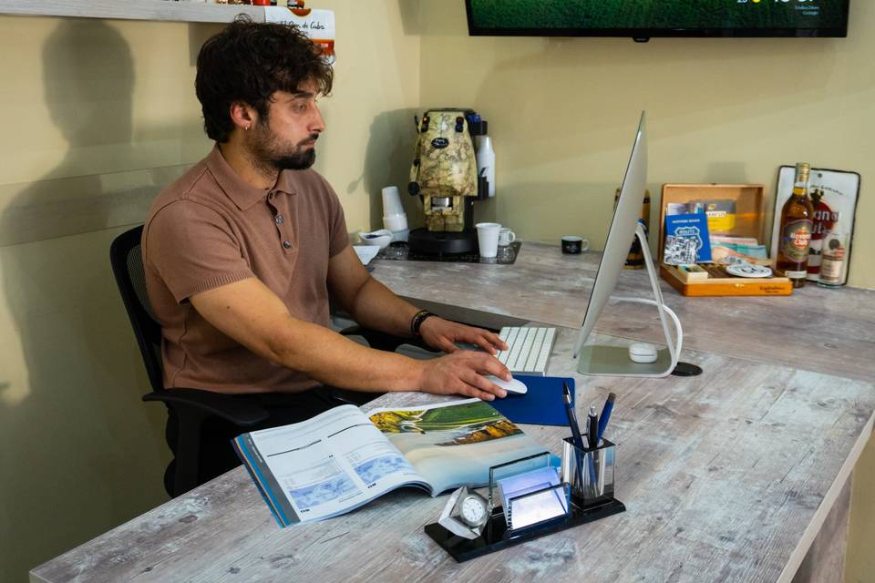 Travel Agent Francesco