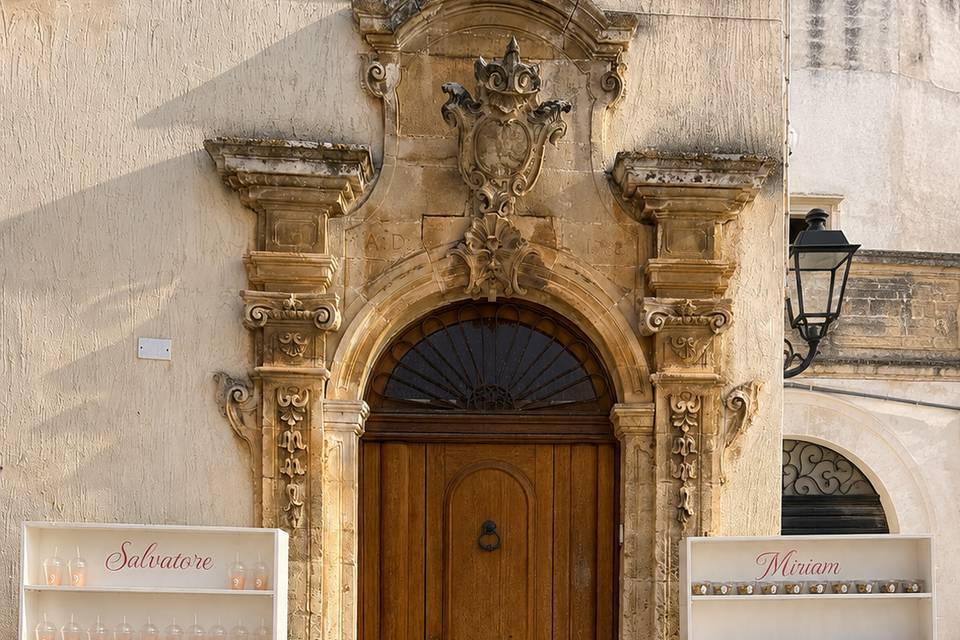 Brindisi fuori dalla chiesa
