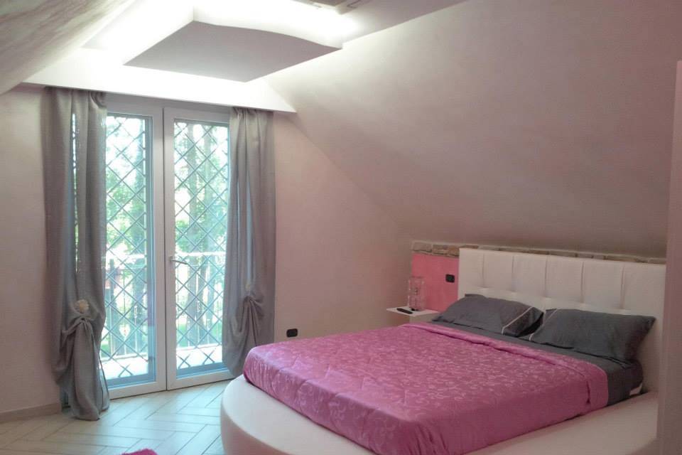 Interno suite fucsia