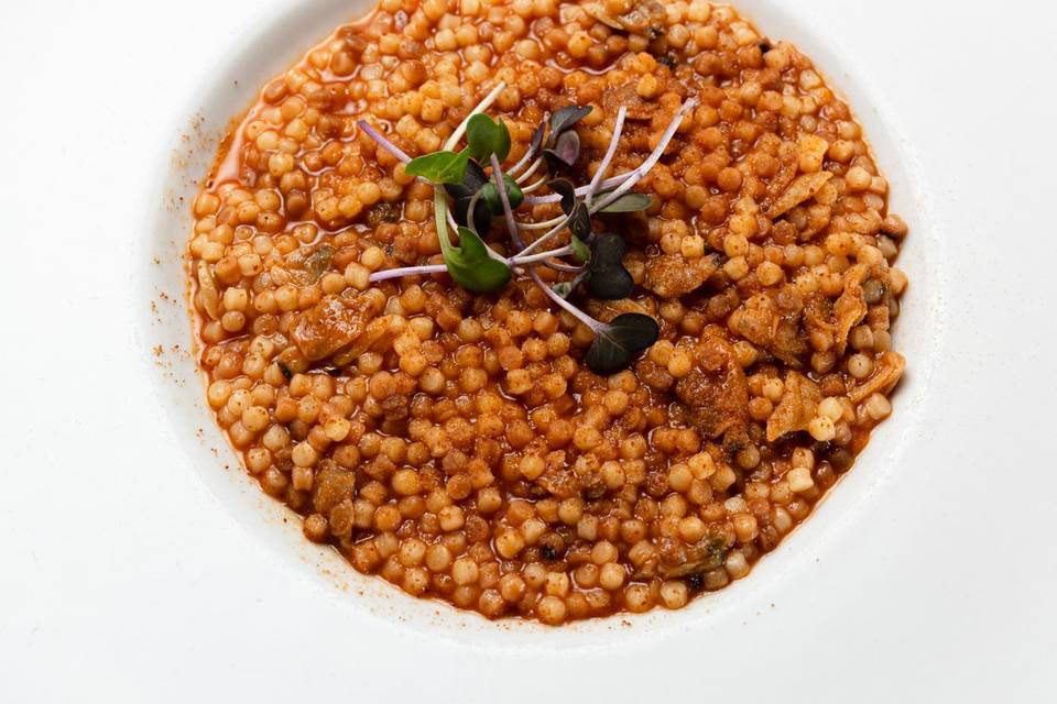 Fregola, maialino e mirto