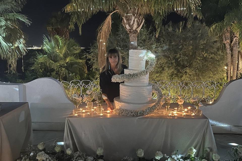 Show Wedding cake