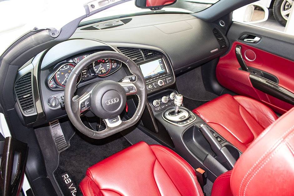 Audi r8 v 10 cabriolet interno