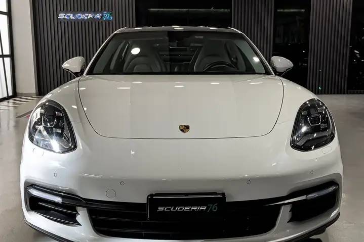 Frontale Panamera bianco