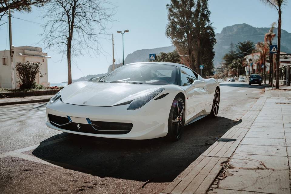 Ferrari 458 italia bianca