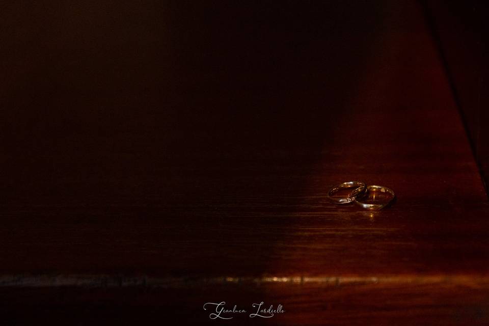Luce tagliente
