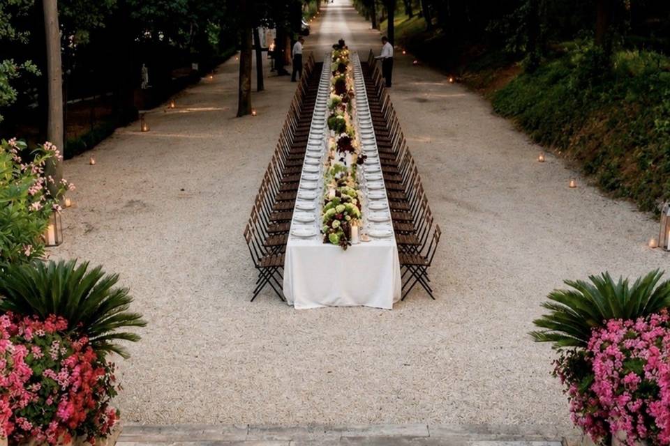 Cena nel viale alberato