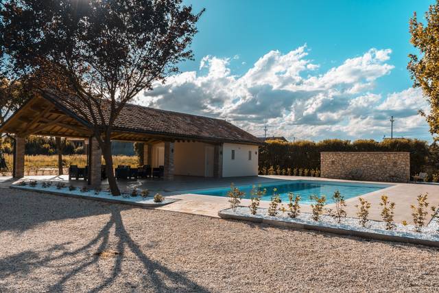 Fronte piscina