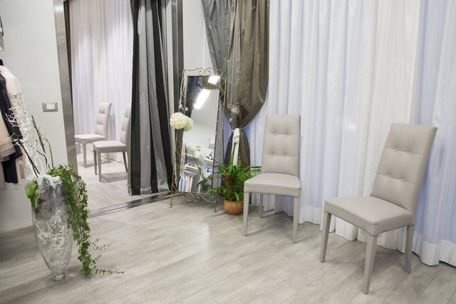 Abito testimone di nozze: dress code e accessori  Merinda Spose Atelier  Vetralla - Abiti da Sposa Viterbo Collezioni 2024/2025 Cerimonia Damigella  Accessori Vestiti