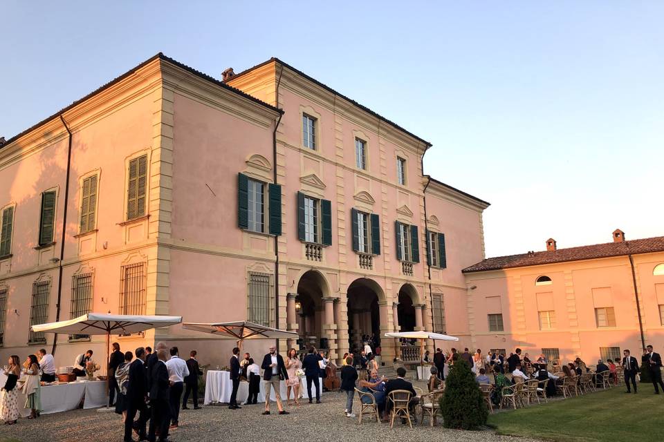 Aperitivo sul prato