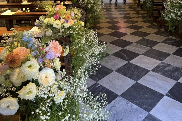 La navata in fiore