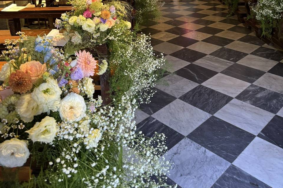 La navata in fiore