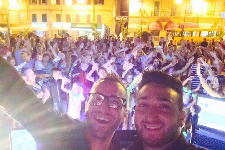 Selfie in piazza Colombo