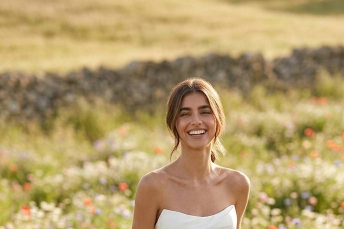 Abito da sposa raso con spacco