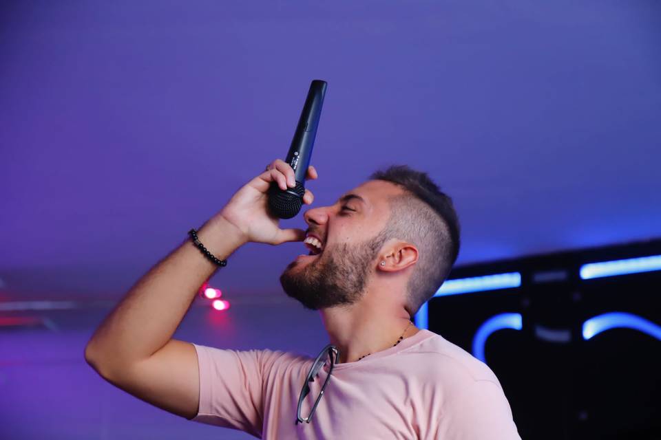 🎤