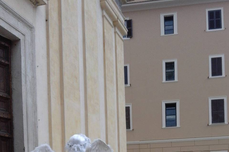 Statue Viventi Angeli