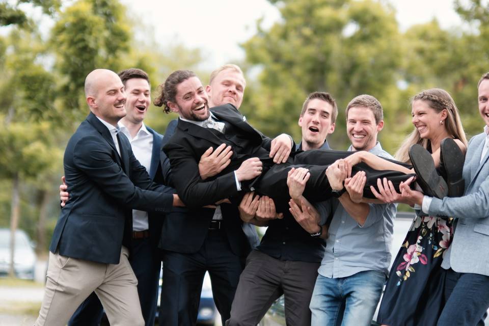 Group pictures with emotion
